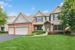 76 Landon Cir, Wheaton, IL 60189 - Photo 1