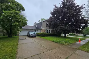 355 Crestwood Ct, Algonquin, IL 60102 - Photo 1