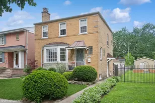 6134 N Tripp Ave, Chicago, IL 60646 - Photo 1