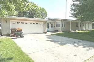 820 Geraldine Ct, Marengo, IL 60152 - Photo 1