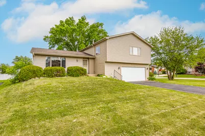 977 E Castlewood Lane, Bartlett, IL 60103 - Photo 1