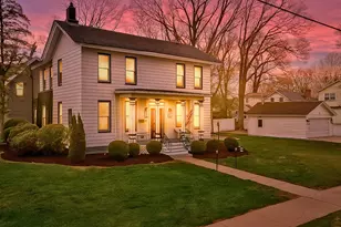 818 York St, Ottawa, IL 61350 - Photo 1