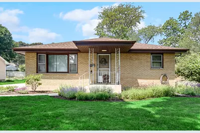 370 N Commonwealth Avenue, Elgin, IL 60123 - Photo 1