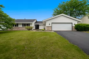 5918 Sandringham Ln, Rockford, IL 61107 - Photo 1