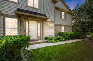 2119 Ivy Ridge Dr, Hoffman Estates, IL 60192 - Photo 1