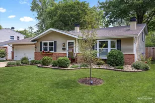 124 Fairview Dr, Saint Charles, IL 60174 - Photo 1