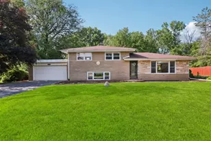 10505 Fitzsimmons Dr, Palos Park, IL 60464 - Photo 1