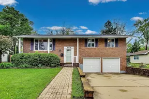 654 N Robinson Dr, Palatine, IL 60074 - Photo 1