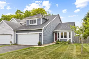 1527 S Pembroke Dr, South Elgin, IL 60177 - Photo 1