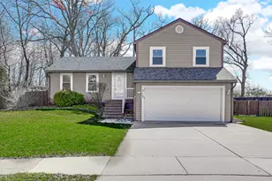 317 Kensington Dr, Streamwood, IL 60107 - Photo 1