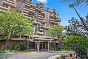 465 W Dominion Dr, Wood Dale, IL 60191 - Photo 1