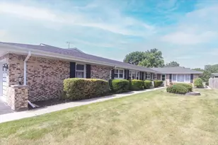 1402 S Linneman Road S, Mount Prospect, IL 60056 - Photo 1