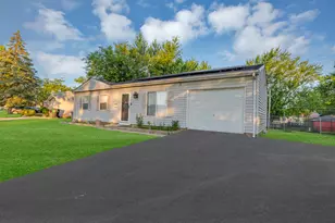 114 Ridge Cir, Streamwood, IL 60107 - Photo 1