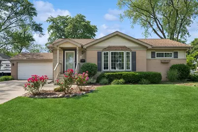 661 E Clarendon Court, Arlington Heights, IL 60004 - Photo 1