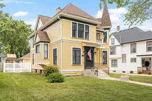 557 Garfield Ave, Aurora, IL 60506 - Photo 1