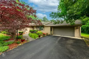 641 E Belmont Ave, Addison, IL 60101 - Photo 1