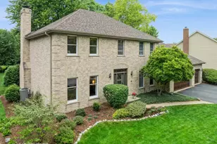 1909 Bridle Ct, Saint Charles, IL 60174 - Photo 1