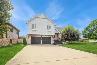 6140 Ruby Street, Rosemont, IL 60018 - Photo 1