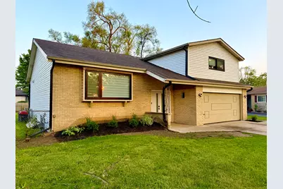 1821 E Basswood Lane, Mount Prospect, IL 60056 - Photo 1