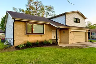 1821 E Basswood Ln, Mount Prospect, IL 60056 - Photo 1