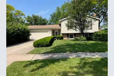 2134 S Hull Drive, Wheaton, IL 60189 - Photo 1