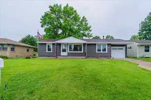 207 Cedar Dr, Clifton, IL 61727 - Photo 1