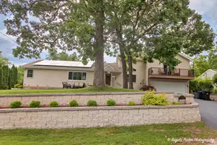 702 W Broadway St, McHenry, IL 60051 - Photo 1