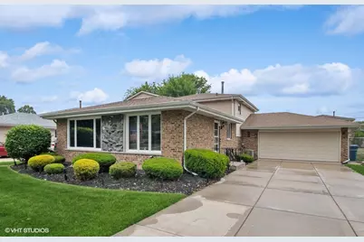 9133 Moody Avenue, Oak Lawn, IL 60453 - Photo 1
