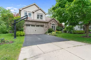 1823 S Robin Ct, Libertyville, IL 60048 - Photo 1