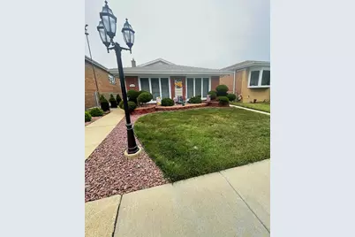 10752 S Avenue E, Chicago, IL 60617 - Photo 1