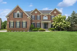 11 Glacier Cir, South Barrington, IL 60010 - Photo 1