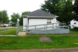 503 N Linden St, Clifton, IL 61727 - Photo 1