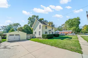 557 E McKinley St, Hinckley, IL 60520 - Photo 1