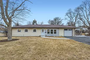 435 Hazelwood Ln, Glenview, IL 60025 - Photo 1