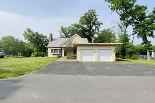 134 Hickory Rd, Lake in the Hills, IL 60156 - Photo 1