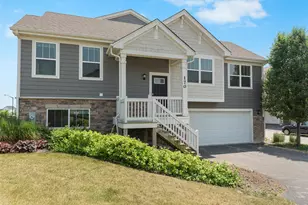 170 Goldenrod Dr, Elgin, IL 60124 - Photo 1