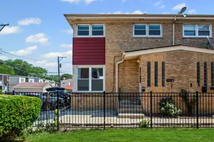 2842 W Berwyn Ave, Chicago, IL 60625 - Photo 1