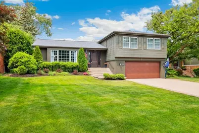 301 Columbine Drive, Clarendon Hills, IL 60514 - Photo 1