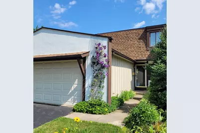 10 Hawthorne Square, Indian Head Park, IL 60525 - Photo 1