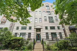 856 W Buckingham Pl, Chicago, IL 60657 - Photo 1