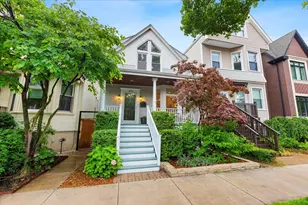 1828 W Barry Ave, Chicago, IL 60657 - Photo 1