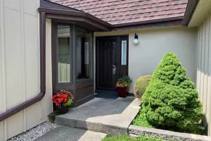 31 Elmwood Ct, Indian Head Park, IL 60525 - Photo 1