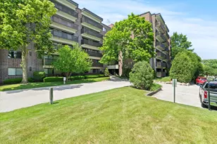 920 Vose Dr, Gurnee, IL 60031 - Photo 1