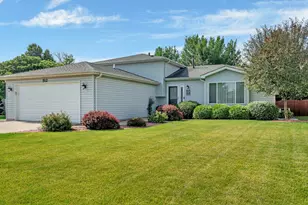 512 Creekside Cir, Minooka, IL 60447 - Photo 1