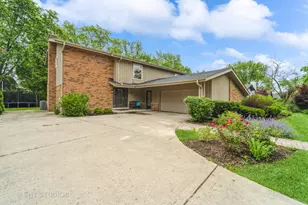 1385 Carol Ln, Deerfield, IL 60015 - Photo 1