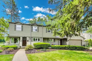 1311 E Woodford Pl, Arlington Heights, IL 60004 - Photo 1