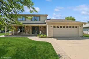 2225 W Weathersfield Way, Schaumburg, IL 60193 - Photo 1