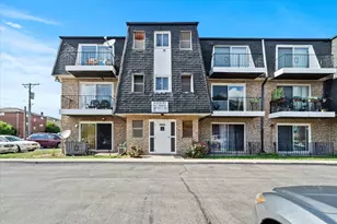 10622 Parkside Ave, Chicago Ridge, IL 60415 - Photo 1