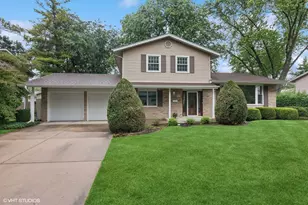 911 E Sayles Dr, Palatine, IL 60074 - Photo 1