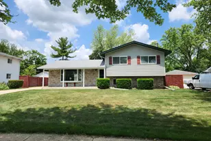 624 Maple Ave, Lisle, IL 60532 - Photo 1